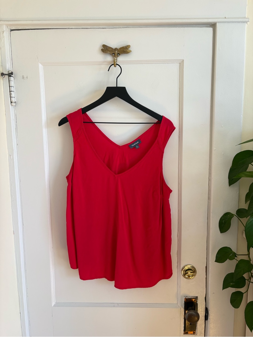 ModCloth Flowy Lightweight Sleeveless V-Neck Tank in Red Size 1X
